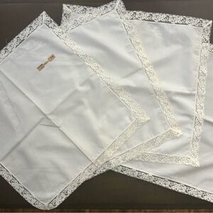 Set of 4 Vintage Places Settings. Linen with Lace. 16.5x16.5 item 4